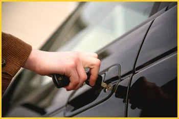 Exclusive Locksmith Service Bradenton, FL 941-564-3317 - 18-car-unlock